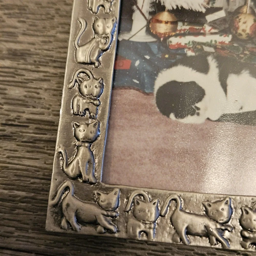 VTG silver-tone pewter picture frame embossed sculpted cats whimsical playful
